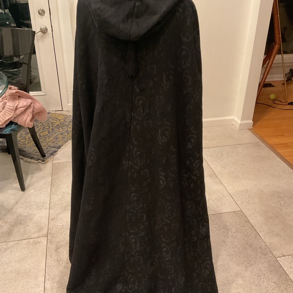 Queen of the Capes Wool Cape Coat - Picture 4 of 14